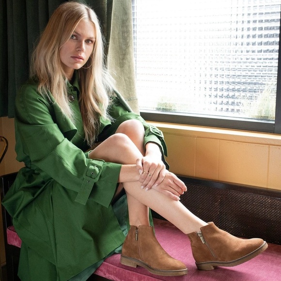 Italeau Foliana Cognac Suede Waterproof Booties | Size 40 (US 9.5/10) - Picture 13 of 13